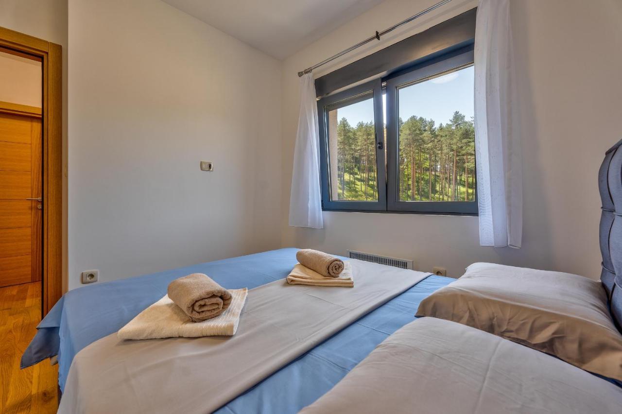 Vila Pekovic Green, Pine Trees View 2 Bedrooms Apartment 즐라티보 외부 사진